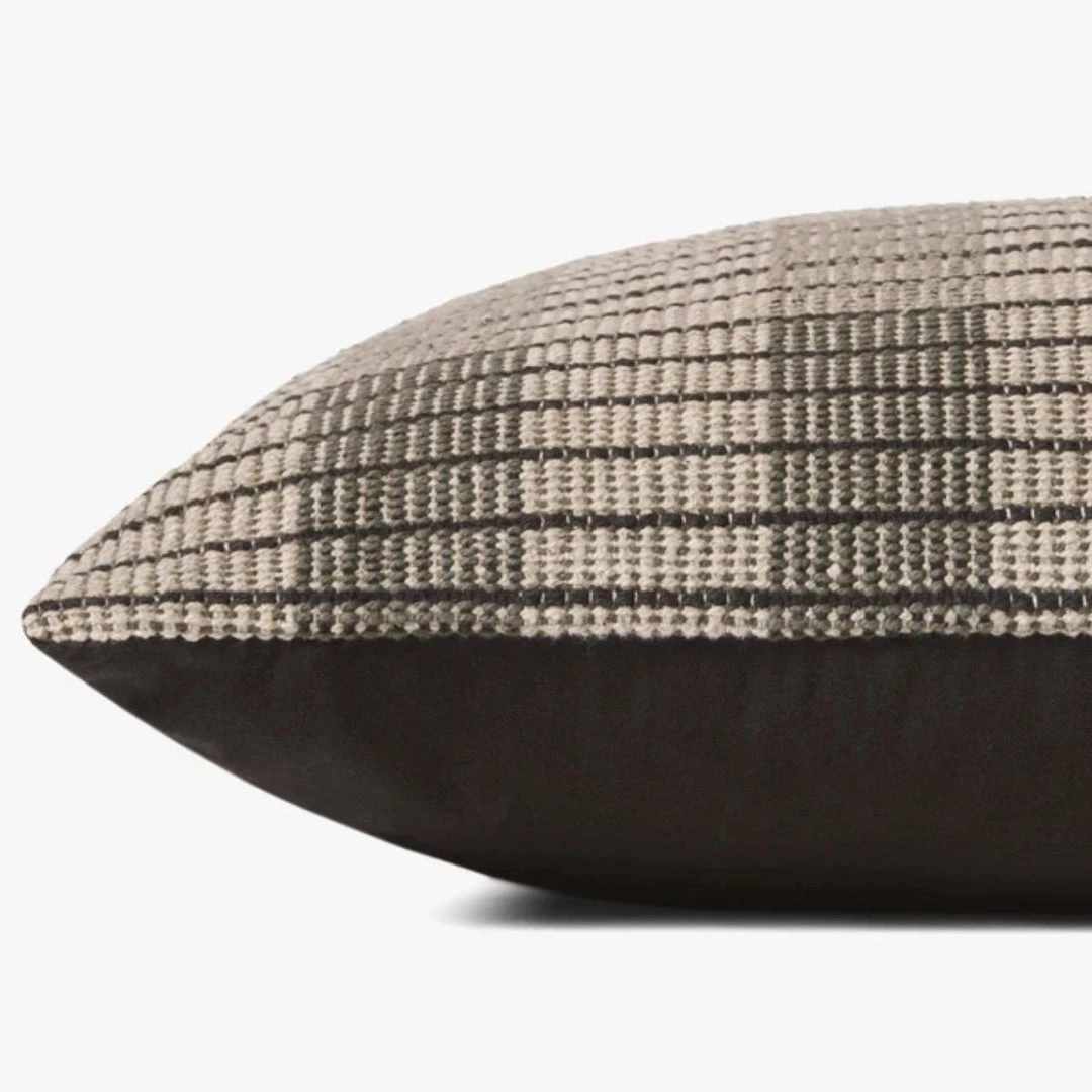 Loloi Rugs Bernadino Ivory / Black Pillow Amber Lewis Collection 5 Loloi Rugs Bernadino Ivory / Black Pillow Amber Lewis Collection